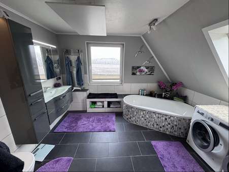 Bad OG (mit Wanne) - Einfamilienhaus in 25560 Kaisborstel mit 141m² kaufen