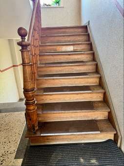 Treppe nach oben Treppe nach oben - Mehrfamilienhaus in 25524 Itzehoe mit 332m² kaufen