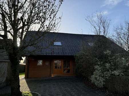 Eingang & Auffahrt - Einfamilienhaus in 25541 Brunsbüttel mit 195m² kaufen