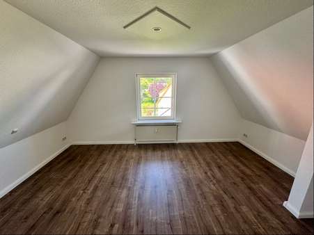 Schlafzimmer Schlafzimmer - Dachgeschosswohnung in 25551 Hohenlockstedt mit 74m² kaufen