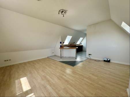 Wohnzimmer Wohnzimmer - Dachgeschosswohnung in 25551 Hohenlockstedt mit 74m² kaufen
