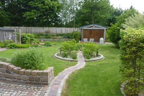 Garten mit Sitzecke Garten mit Sitzecke - Einfamilienhaus in 25709 Marne mit 134m² kaufen