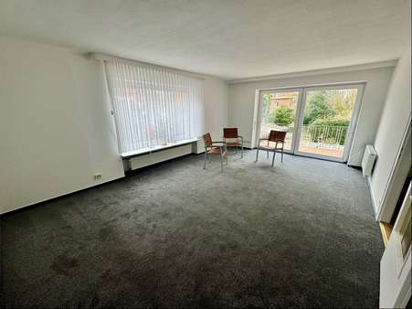 Wohnzimmer OG mit Balkon - Zweifamilienhaus in 25548 Kellinghusen mit 183m² kaufen