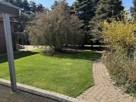 Blick in den Garten - Einfamilienhaus in 25704 Elpersbüttel mit 155m² kaufen