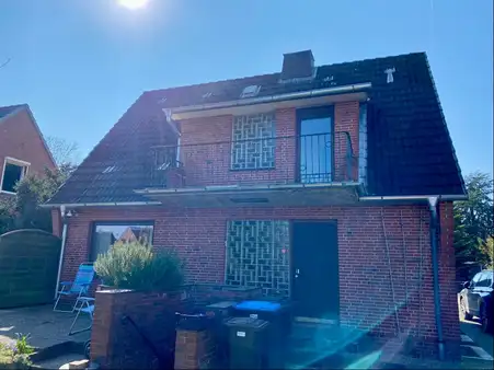 Teilmodernisiertes und gemütliches Haus auf großem Grundstück