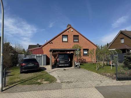 Carport & weitere Stellplätze - Einfamilienhaus in 25767 Albersdorf mit 130m² kaufen