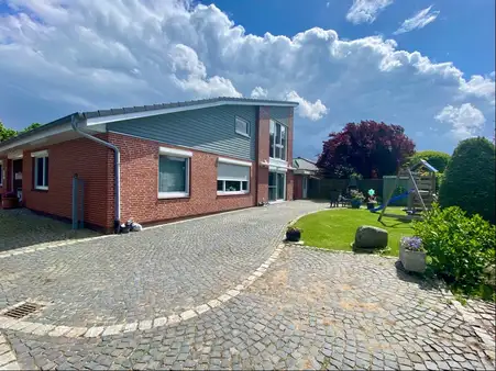 Was für ein Haus, mit eigener Praxis!