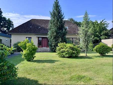 Frontansicht - Einfamilienhaus in 25524 Itzehoe mit 206m² kaufen