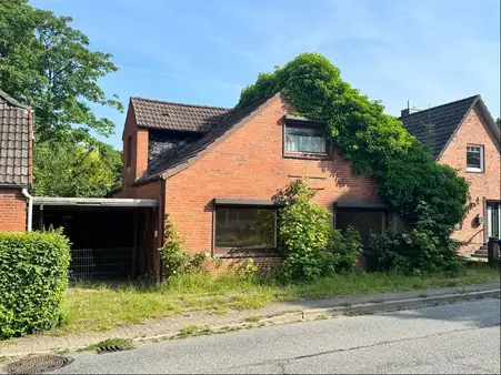 Hier sind Handwerkerhände gefragt ! EFH mit Carport - sanierungsbedürftig