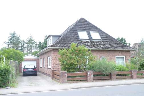 Frontansicht mit Garage Frontansicht mit Garage - Einfamilienhaus in 25693 St. Michaelisdonn mit 150m² kaufen