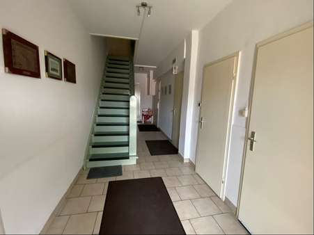 Flur - Mehrfamilienhaus in 25348 Blomesche Wildnis mit 216m² kaufen