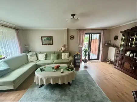 Gepfl. Einfamilienhaus mit Carport+Vollkeller - tolle Einsteigerimmobilie