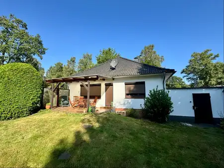 Traumlage mitten im Ort und dennoch ruhig - EFH mit Teilkeller und Garage