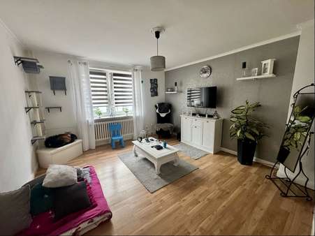 Wohnzimmer Whg. - Mehrfamilienhaus in 24143 Kiel mit 1022m² kaufen