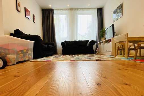 Holzdielenboden - Doppelhaushälfte in 23558 Lübeck mit 153m² günstig kaufen