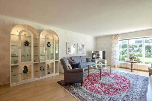 Großzügiger Wohnbereich - Einfamilienhaus in 23611 Bad Schwartau mit 220m² günstig kaufen