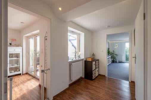 Dielenbereich - Doppelhaushälfte in 23570 Lübeck mit 156m² günstig kaufen