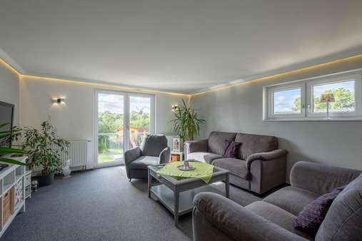 Wohnzimmer zum Garten - Doppelhaushälfte in 23570 Lübeck mit 156m² günstig kaufen