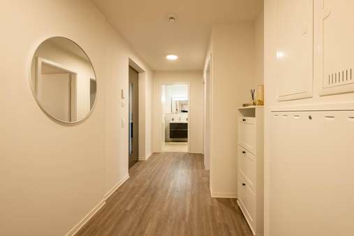 Ausstattungsbeispiel Flur - Penthouse-Wohnung in 23843 Bad Oldesloe mit 71m² günstig kaufen