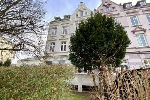 Straßenansicht - Erdgeschosswohnung in 23554 Lübeck mit 95m² günstig kaufen