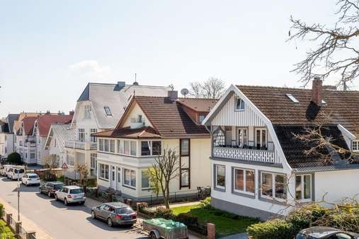 Ausblick in die Straße - Villa in 23570 Lübeck mit 130m² günstig kaufen