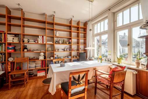 Essen Erdgeschoss - Villa in 23570 Lübeck mit 130m² günstig kaufen