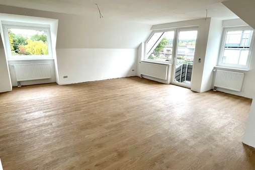 Wohnbereich - Dachgeschosswohnung in 23566 Lübeck mit 110m² günstig kaufen