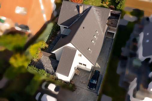 Zweifamilienhaus von oben - Dachgeschosswohnung in 23566 Lübeck mit 110m² günstig kaufen