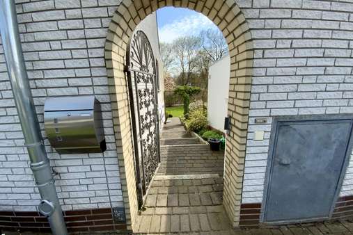 Weg zum Garten - Einfamilienhaus in 23570 Lübeck mit 114m² günstig kaufen