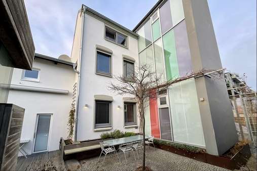 Innenhof - Mehrfamilienhaus in 23568 Lübeck mit 257m² günstig kaufen