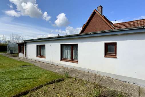 Anbau - Doppelhaushälfte in 23560 Lübeck mit 141m² günstig kaufen