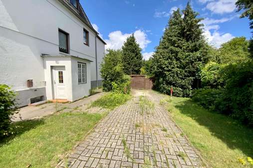 Auffahrt - Doppelhaushälfte in 23562 Lübeck mit 164m² kaufen