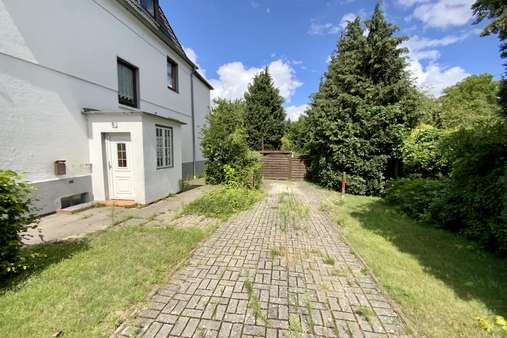 Auffahrt - Doppelhaushälfte in 23562 Lübeck mit 164m² kaufen