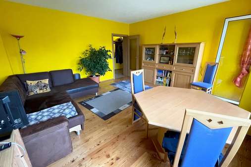 Wohnzimmer - Etagenwohnung in 23611 Bad Schwartau mit 67m² günstig kaufen