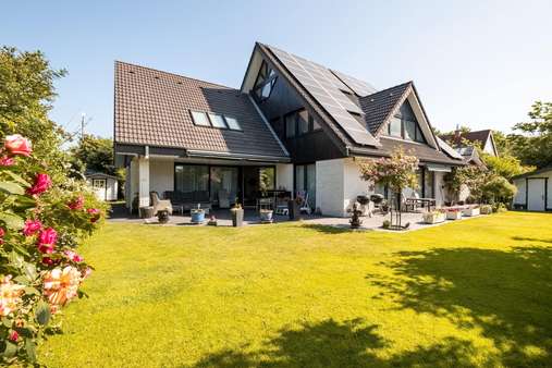 Rückansicht - Einfamilienhaus in 23566 Lübeck mit 340m² kaufen