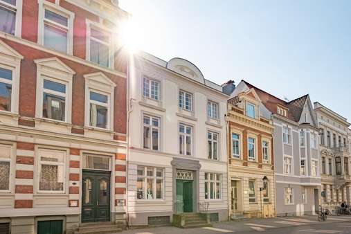 Klassizistische Fassade - Stadthaus in 23552 Lübeck mit 333m² kaufen