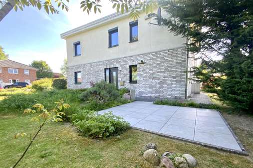 Eigener Gartenanteil mit Terrasse Eigener Gartenanteil mit Terrasse - Etagenwohnung in 23570 Lübeck mit 105m² kaufen