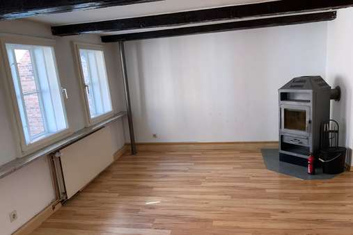 Wohnzimmer mit Kaminofen - Stadthaus in 23552 Lübeck mit 48m² kaufen