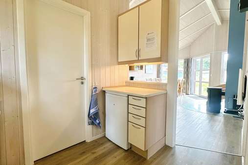 Blick in den Wohnbereich von der Küche - Ferienhaus in 23570 Lübeck mit 55m² kaufen