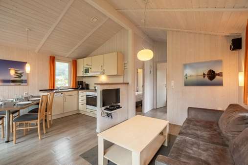 Wohnbereich mit Ess- und Kochecke - Ferienhaus in 23570 Lübeck mit 48m² kaufen