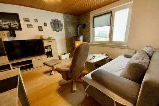 Wohnbereich mit Kaminofen - Einfamilienhaus in 23715 Bosau mit 92m² kaufen