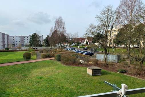 Aussicht vom Balkon - Erdgeschosswohnung in 23570 Lübeck mit 88m² kaufen