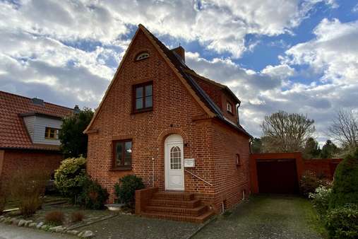 Straßenansicht - Einfamilienhaus in 23566 Lübeck mit 74m² kaufen