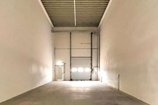 Rolltor Halle 3a - Halle in 23560 Lübeck mit 492m² mieten