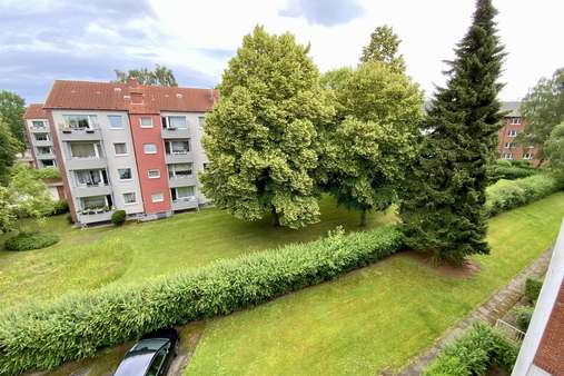 Blick vom Eingang - Etagenwohnung in 23569 Lübeck mit 63m² kaufen