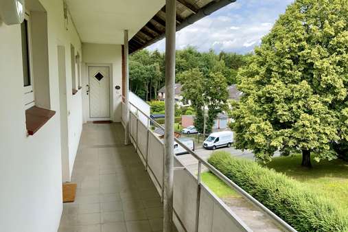 Blick zum Wohnungseingang - Etagenwohnung in 23569 Lübeck mit 63m² kaufen