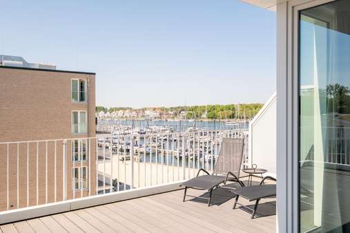 Blick aufs Wasser - Penthouse-Wohnung in 23570 Lübeck mit 96m² kaufen