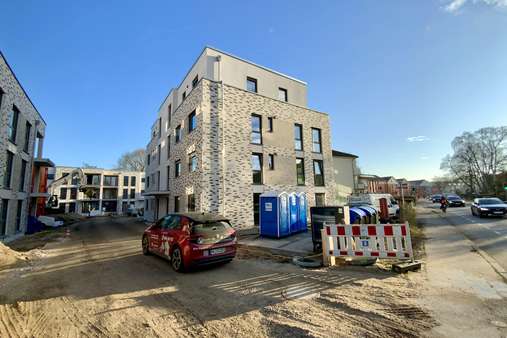 Blick auf Haus 4 - Erdgeschosswohnung in 23562 Lübeck mit 105m² kaufen
