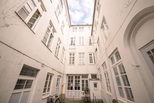 Innenhof - Mehrfamilienhaus in 23552 Lübeck mit 411m² kaufen