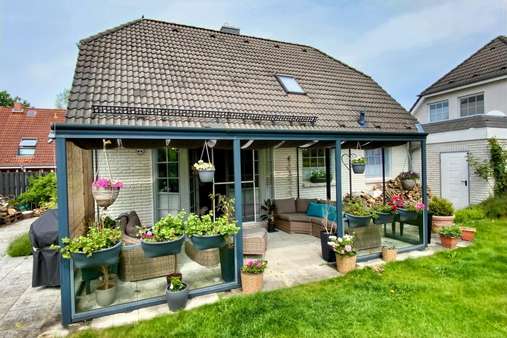 Überdachte Terrasse - Einfamilienhaus in 23611 Bad Schwartau mit 128m² kaufen